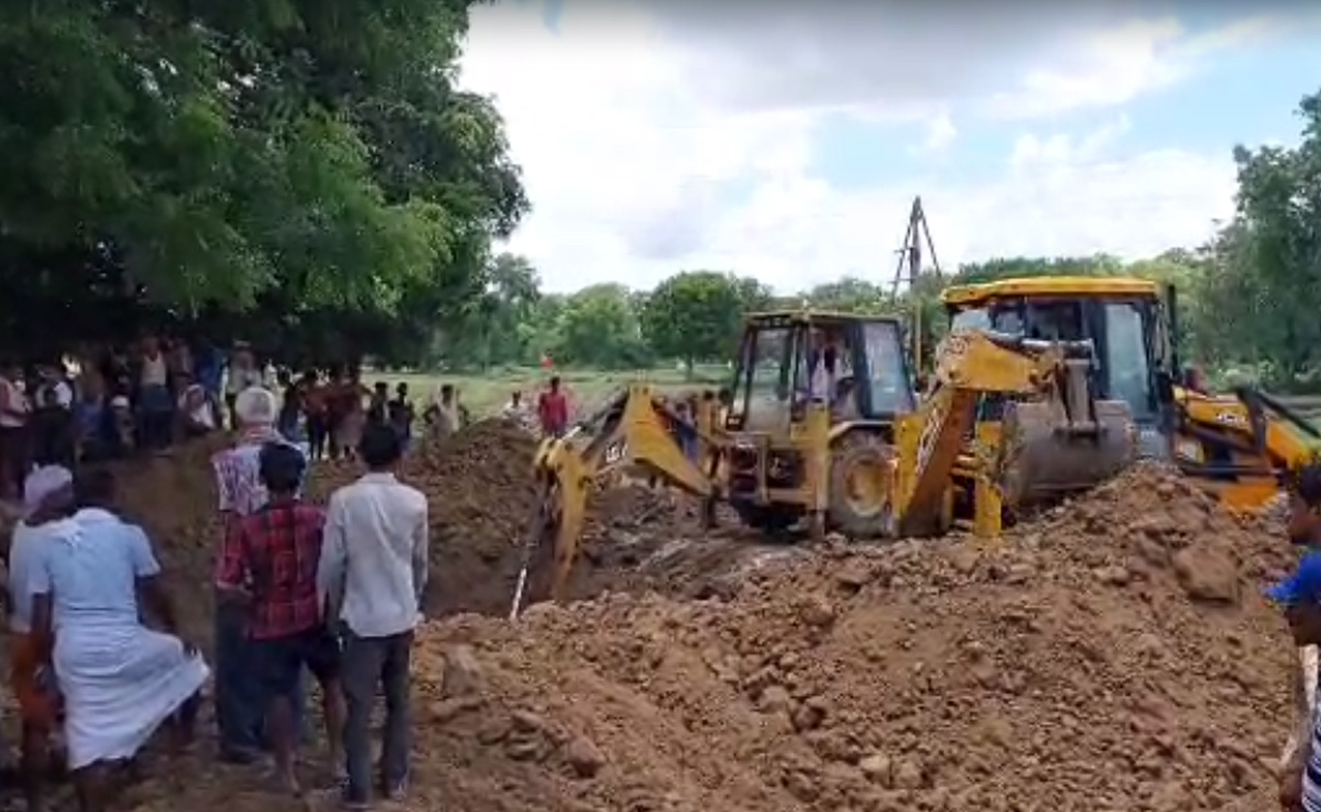 3-Year-Old Falls Into 40-Foot Borewell In Bihar, Rescued After Hours