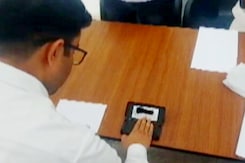 म्यांमार से आए प्रवासियों पर विवाद, बायोमीट्रिक डेटा जुटाने की तैयारी म्यांमार से आए प्रवासियों पर विवाद, बायोमीट्रिक डेटा जुटाने की तैयारी