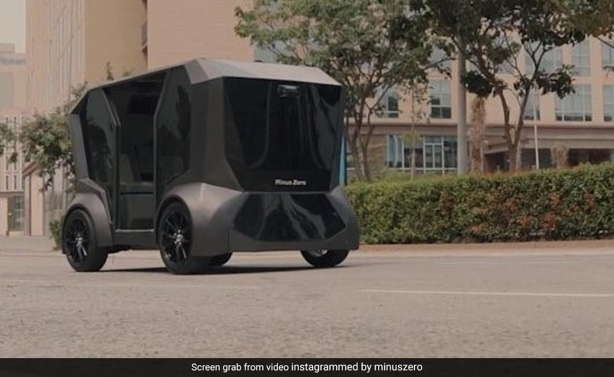 चौंक गई जनता जब बेंगलुरु की सड़क पर नजर आई बिना ड्राइवर के चलती कार, वीडियो हुआ वायरल