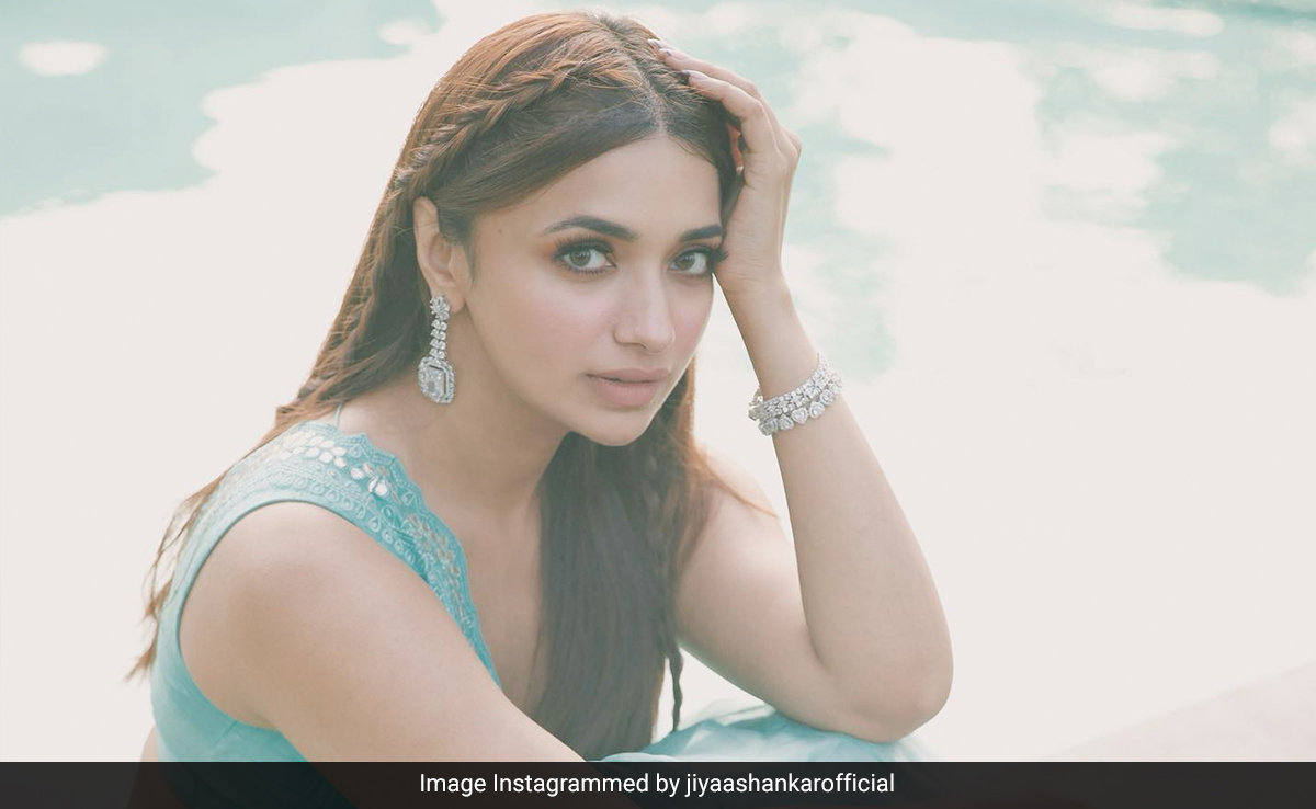 <i>Bigg Boss OTT 2</i>: Jiya Shankar On Her Broken Family - "Not Easy To Live With Single Mom"