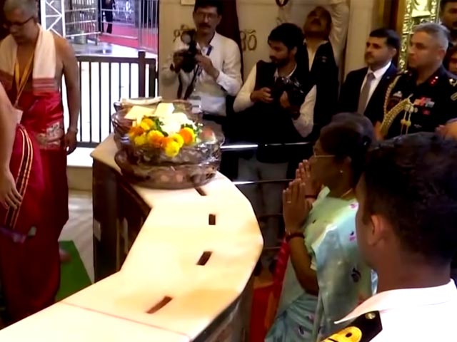President Offers Prayers At Siddhivinayak Temple in Mumbai