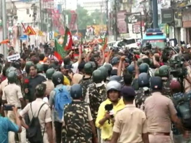 नीतीश सरकार के खिलाफ मार्च कर रहे BJP कार्यकर्ताओं पर पुलिस ने किया लाठीचार्ज, कई घायल