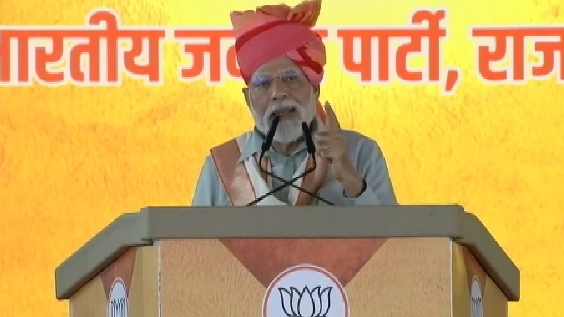 "लाल डायरी के पन्ने खुले तो अच्छे-अच्छे निपट जाएंगे...": PM मोदी ने कांग्रेस पर साधा निशाना