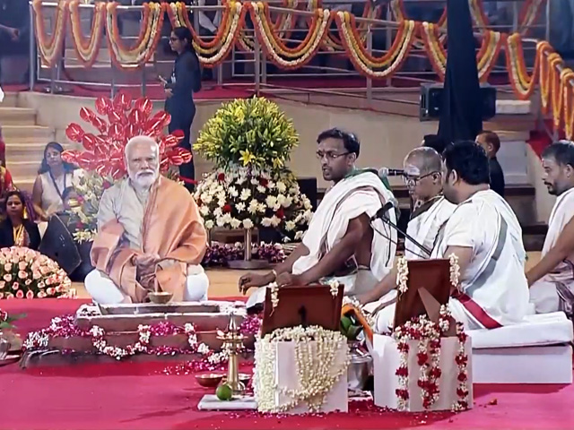 PM Modi Performs <i>Puja</i> And <i>Havan</i>At ITO Complex
