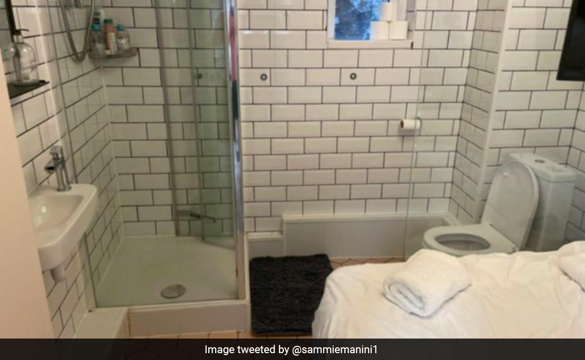 ये क्या मजाक है, बाथरूम में बना दिया बेडरूम, बिस्तर के बगल में लगा दी टॉयलेट सीट