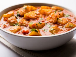 Make Your Weekend Indulgent! Enjoy This Dhaba-Style Aloo Bhuna Masala Recipe