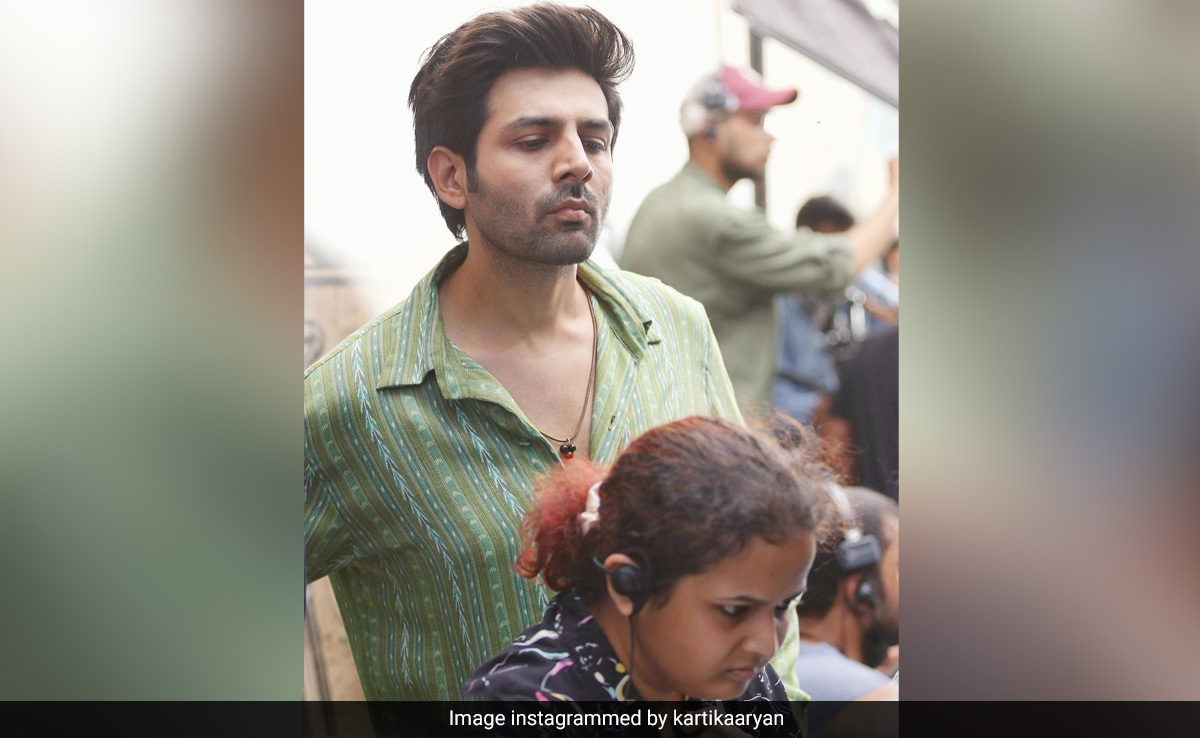 A <i>Satyaprem Ki Katha </i> Crew Member Shares Experience Of Working With Kartik Aaryan. His Reply
