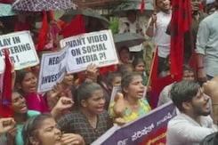 कॉलेज के बाथरूम में कैमरा पर राजनीति, राष्ट्रीय महिला आयोग ने लिया संज्ञान कॉलेज के बाथरूम में कैमरा पर राजनीति, राष्ट्रीय महिला आयोग ने लिया संज्ञान