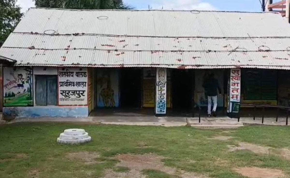 छत्तीसगढ़: कोतवाली से महज सौ मीटर की दूरी पर स्कूल में चोरी, जलाए जरुरी दस्तावेज