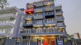OYO Customer Sleeps On Railway Platform After Made To Leave Hotel And Relocate Twice