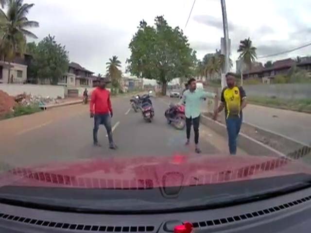 Caught On Camera: Goons Chase Car, Threaten Driver. Bengaluru Police Reacts