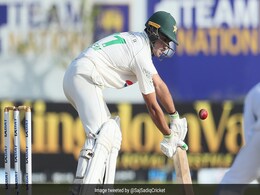 नसीम शाह ने पिच पर गाड़ा खूंटा, 78 गेंद खेलकर श्रीलंकाई गेंदबाजों के उड़ाए होश, विश्व क्रिकेट भी चौंका Video नसीम शाह ने पिच पर गाड़ा खूंटा, 78 गेंद खेलकर श्रीलंकाई गेंदबाजों के उड़ाए होश, विश्व क्रिकेट भी चौंका Video