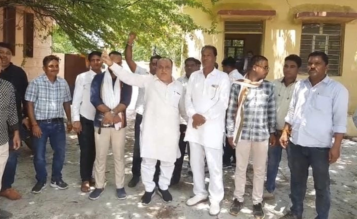 झालावाड़: ज़मीनी विवाद पर किसान ने खाया सल्फास, मुआवजे की मांग पर अड़े परिजन