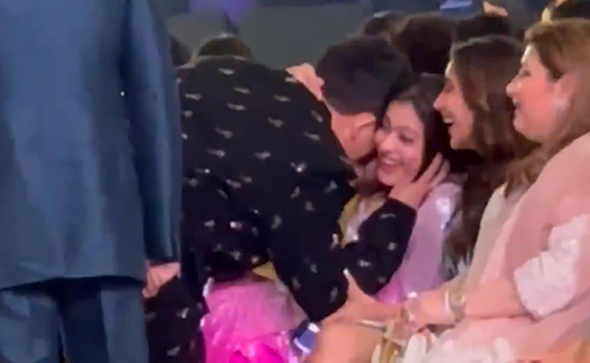 <i>Jab</i> They Hugged: Kajol And Karan Johar Moment From Fashion Show Is Viral And How