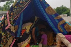 यमुना नदीं में बाढ़ का पानी घटा, बीमारियों का खतरा बढ़ा यमुना नदीं में बाढ़ का पानी घटा, बीमारियों का खतरा बढ़ा