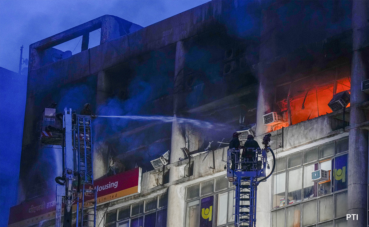 Fire Breaks Out On 9th Floor Of Building In Delhi's Barakhamba Road