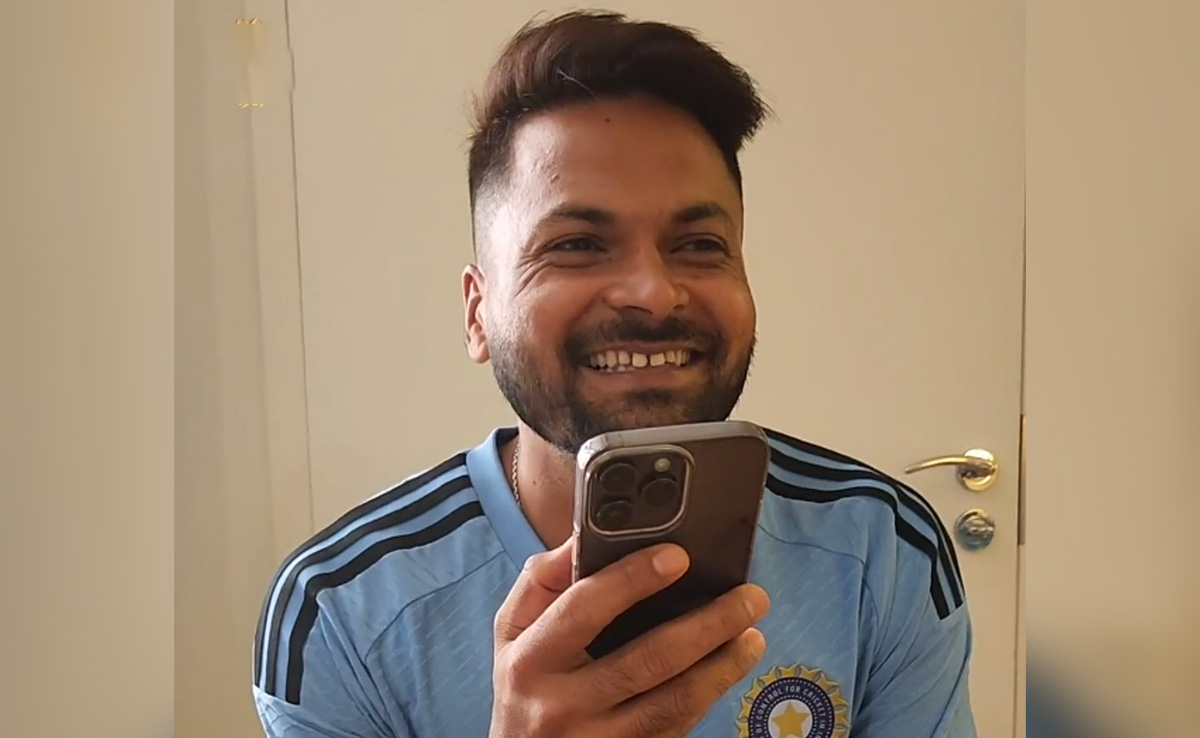 VIDEO: मां ने फोन पर दिया आशीर्वाद, तो मुकेश कुमार का खुल गया खाता, पेसर बोले कि मां यह नहीं जानतीं...