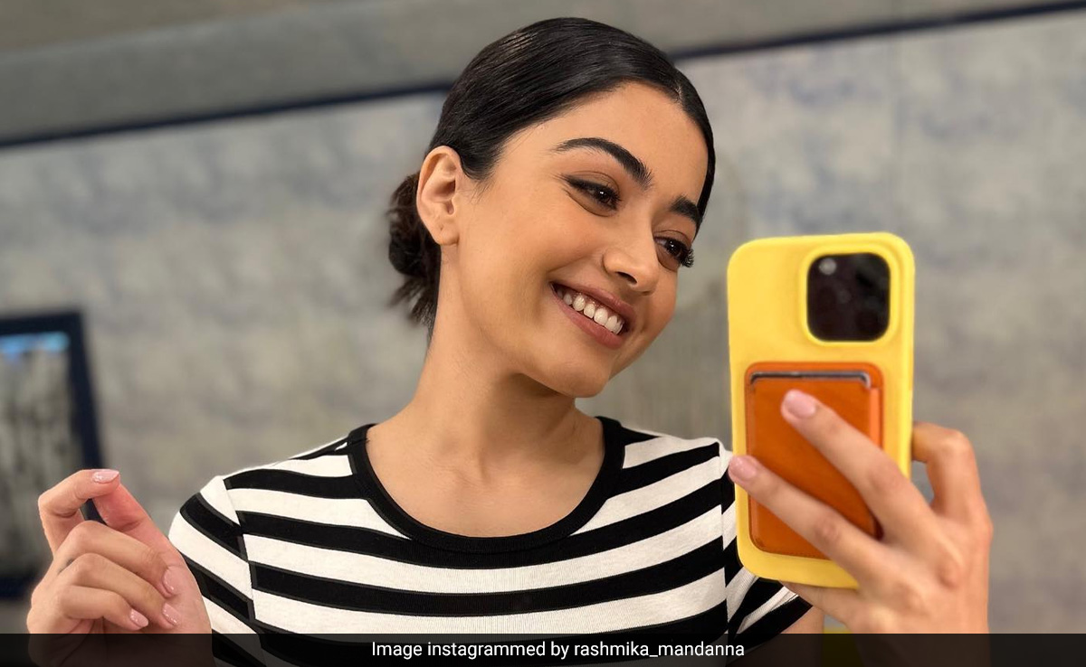 Rashmika Mandanna's "Mirror" Selfies Keep Getting Better And Better. Here's Proof