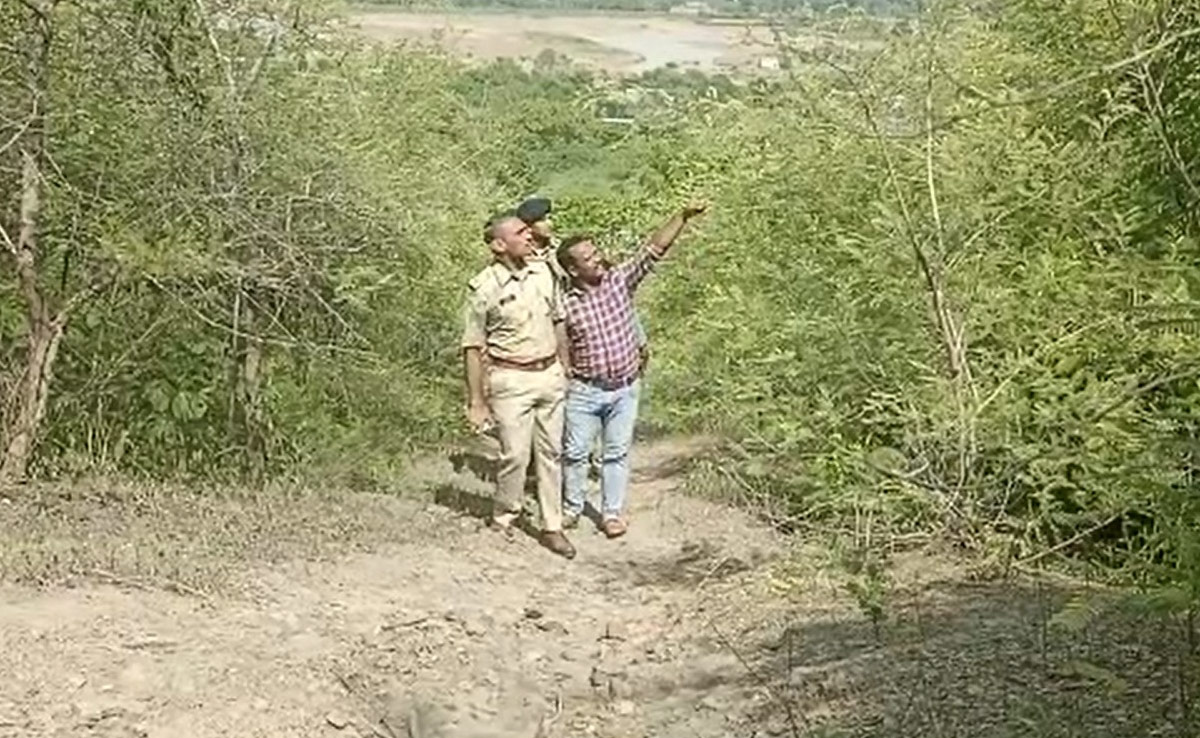 11 साल की मासूम के साथ गैंगरेप और दरिंदगी के आरोपियों पर कड़ी कार्रवाई, घर पर चला बुलडोजर