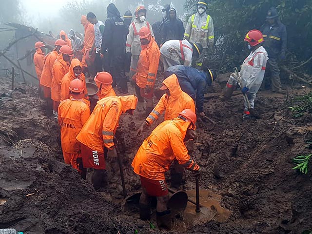 रायगढ़ भू-स्खलन : NDRF का रेस्क्यू ऑपरेशन, अब तक 23 लोगों के मिले शव