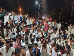 जोधपुर में फिर गरमाया पूनिया की प्याऊ मामला, एक समाज के लोगों ने कलेक्ट्रेट की ओर किया कूच, भारी पुलिस बल तैनात जोधपुर में फिर गरमाया पूनिया की प्याऊ मामला, एक समाज के लोगों ने कलेक्ट्रेट की ओर किया कूच, भारी पुलिस बल तैनात
