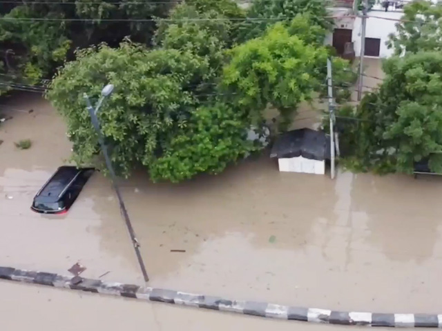 Unprecedented Scenes At Delhi's Kashmere Gate As Residents Battle Rising Waters