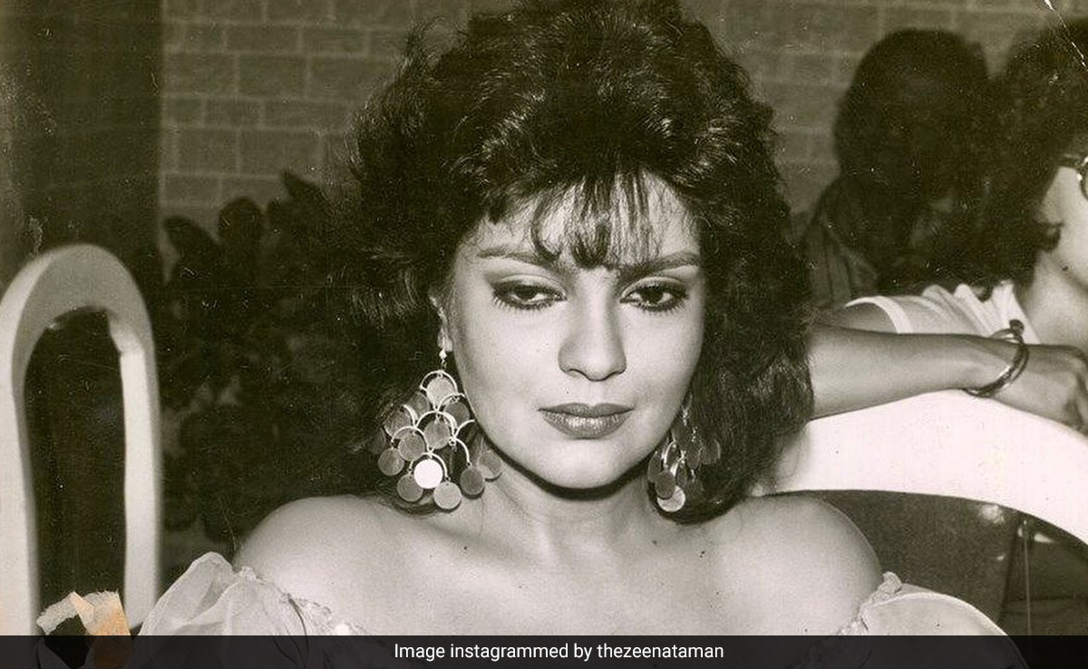 Zeenat Aman Shared This "Completely Meme-Worthy" Pic With Intent. Internet, Do Your Thing