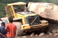 Himachal Landslides: Mandi-Kullu Highway Shut After Debris Fall Himachal Landslides: Mandi-Kullu Highway Shut After Debris Fall