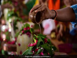 Pradosh Vrat: आज है सावन का पहला प्रदोष व्रत, जानिए पूजा का शुभ मुहूर्त, भक्त कर सकते हैं इन मंत्रों का जाप Pradosh Vrat: आज है सावन का पहला प्रदोष व्रत, जानिए पूजा का शुभ मुहूर्त, भक्त कर सकते हैं इन मंत्रों का जाप