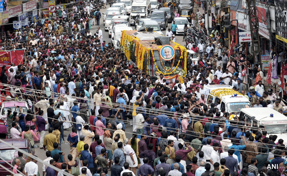 36 Hours On, Oommen Chandy's Body Reaches Ancestral Home