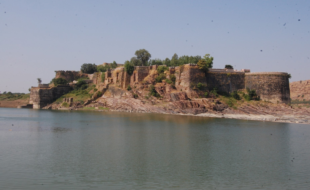 झालावाड़: झाला राजपूतों की वीरता और बिना नींव का गागरौन फोर्ट है यहां की पहचान