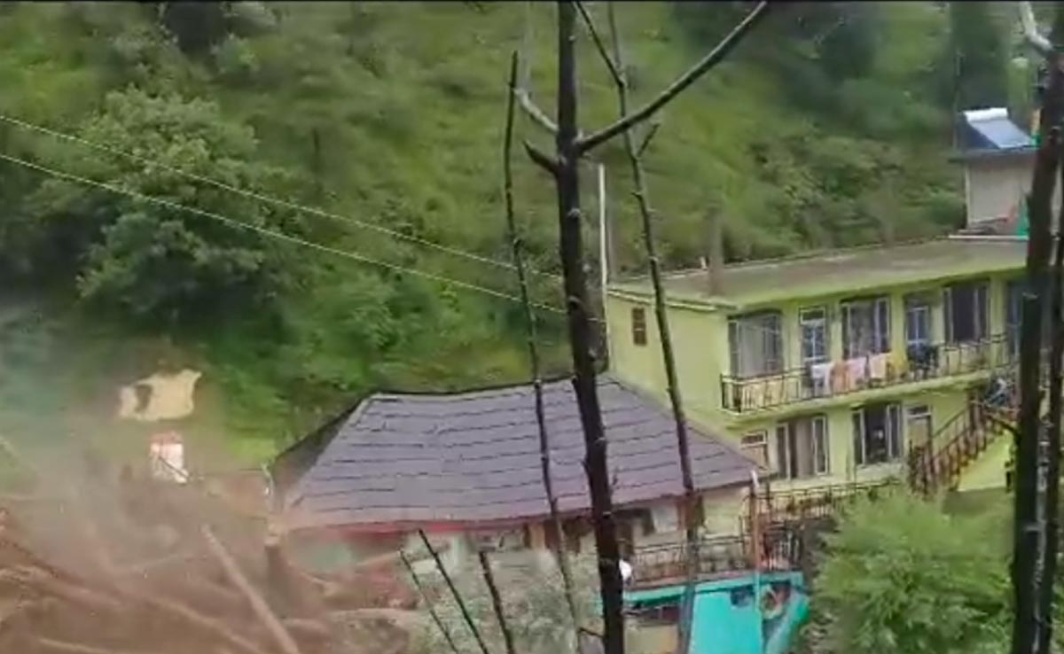 Video: शिमला में भारी बारिश ने बरपाया कहर, पानी के तेज बहाव से कई घरें और दुकानें क्षतिग्रस्त