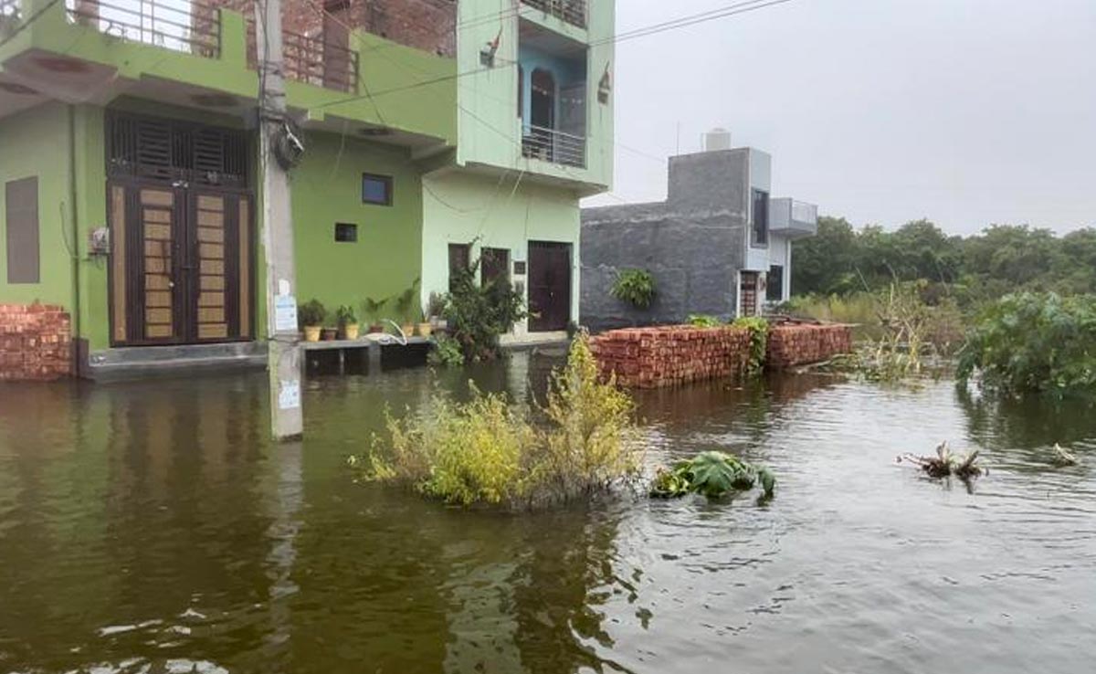 Ground Report: 40 साल बाद क्यों इतनी उफान पर है हिंडन नदी? जानें- गाजियाबाद में बाढ़ से तबाही की वजह