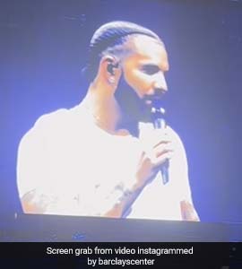 does drake smoke cigarettes smokes weed on stage in New York J. Cole Smoking Cigarettes at