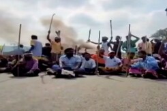 संताल आदिवासियों ने अपनी मांगों को लेकर किया झारखंड बंद संताल आदिवासियों ने अपनी मांगों को लेकर किया झारखंड बंद