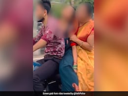 Delhi Police Shares Video Of People Recreating <i>'3 Idiots'</i> Scene, Issues Challan Delhi Police Shares Video Of People Recreating <i>'3 Idiots'</i> Scene, Issues Challan