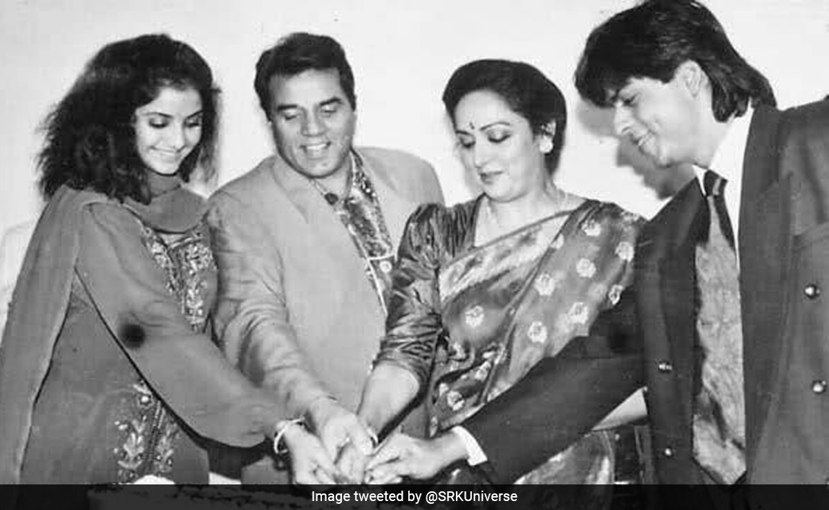 Hema Malini's "Guru Maa" Predicted Shah Rukh Khan's Stardom: "You're Getting A Very Big Hero"