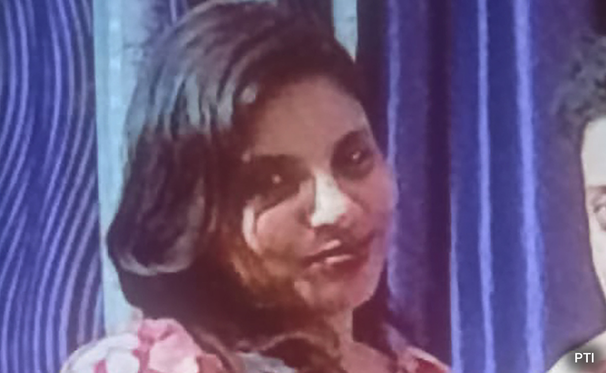 Married Indian Woman Travels To Pak To Meet Man She Befriended On Facebook: Report