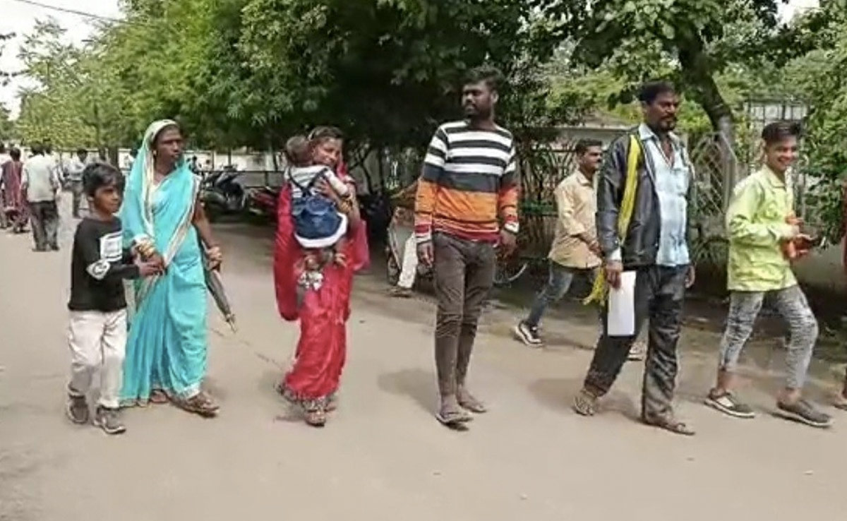 राजनांदगांव : ये कैसा न्याया? ग्रामीणों ने बंद किया परिवार का हुक्का पानी, न्याय के लिए भटक रहे पीड़ित