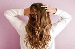 क्या आप भी सिर की खुजली और सफेद पपड़ी से परेशान हैं? अपनाएं ये होम रेमेडीज क्या आप भी सिर की खुजली और सफेद पपड़ी से परेशान हैं? अपनाएं ये होम रेमेडीज