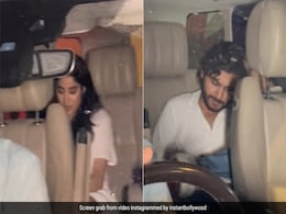 रूमर्ड बॉयफ्रेंड शिखर पहाड़िया के साथ ट्विनिंग करती दिखीं जान्हवी कपूर, कैमरे को देखकर यूं मुस्कुराईं, देखें VIDEO  रूमर्ड बॉयफ्रेंड शिखर पहाड़िया के साथ ट्विनिंग करती दिखीं जान्हवी कपूर, कैमरे को देखकर यूं मुस्कुराईं, देखें VIDEO