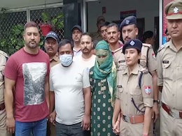 प्रेमी को सांप से कटवाकर मारने वाली माही को पुलिस ने किया गिरफ्तार प्रेमी को सांप से कटवाकर मारने वाली माही को पुलिस ने किया गिरफ्तार