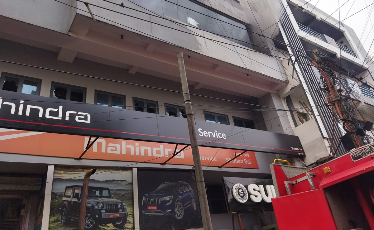 Fire Breaks Out In An Automobile Showroom In Delhi