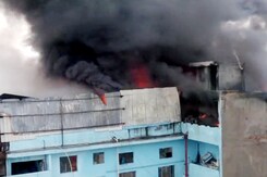 दिल्ली : प्लास्टिक फैक्टरी में भीषण आग, मौके पर पहुंची फायर ब्रिगेड की टीम दिल्ली : प्लास्टिक फैक्टरी में भीषण आग, मौके पर पहुंची फायर ब्रिगेड की टीम