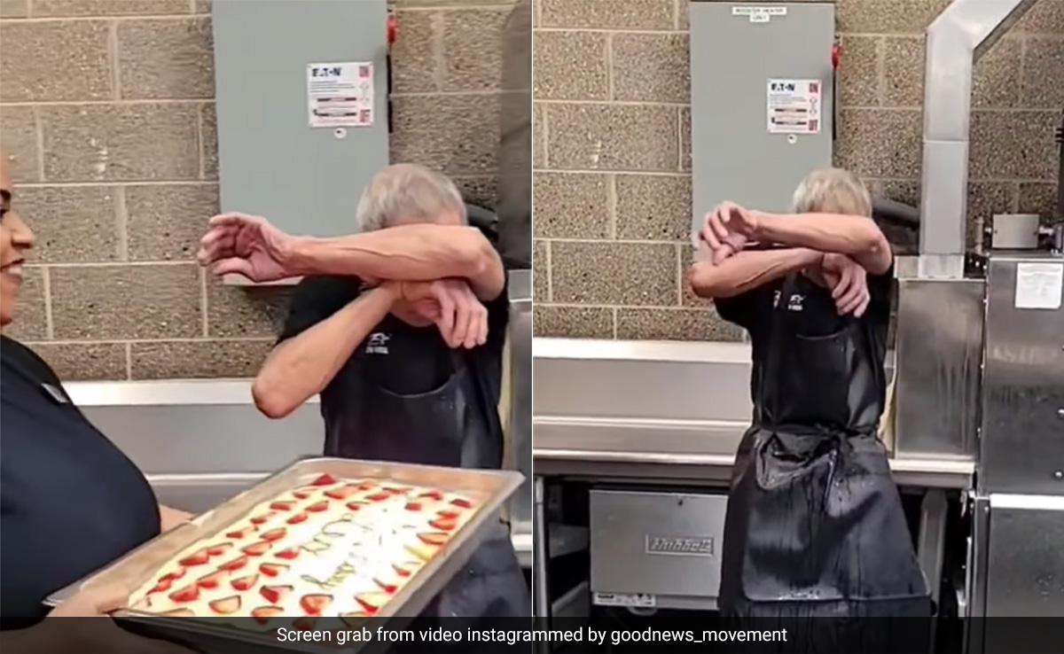 बर्थडे केक देख फूट फूट कर रो दिया बुजुर्ग, कारण जान आपकी भी भर आएंगी आंखें