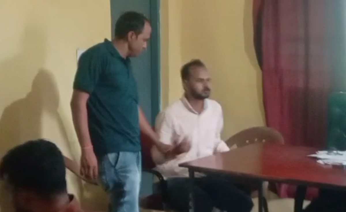 उज्जैन : सड़क पास कराने के लिए इंजीनियर ने 20 हजार रुपये की मांगी थी घूस, पुलिस ने रंगे हाथ पकड़ा