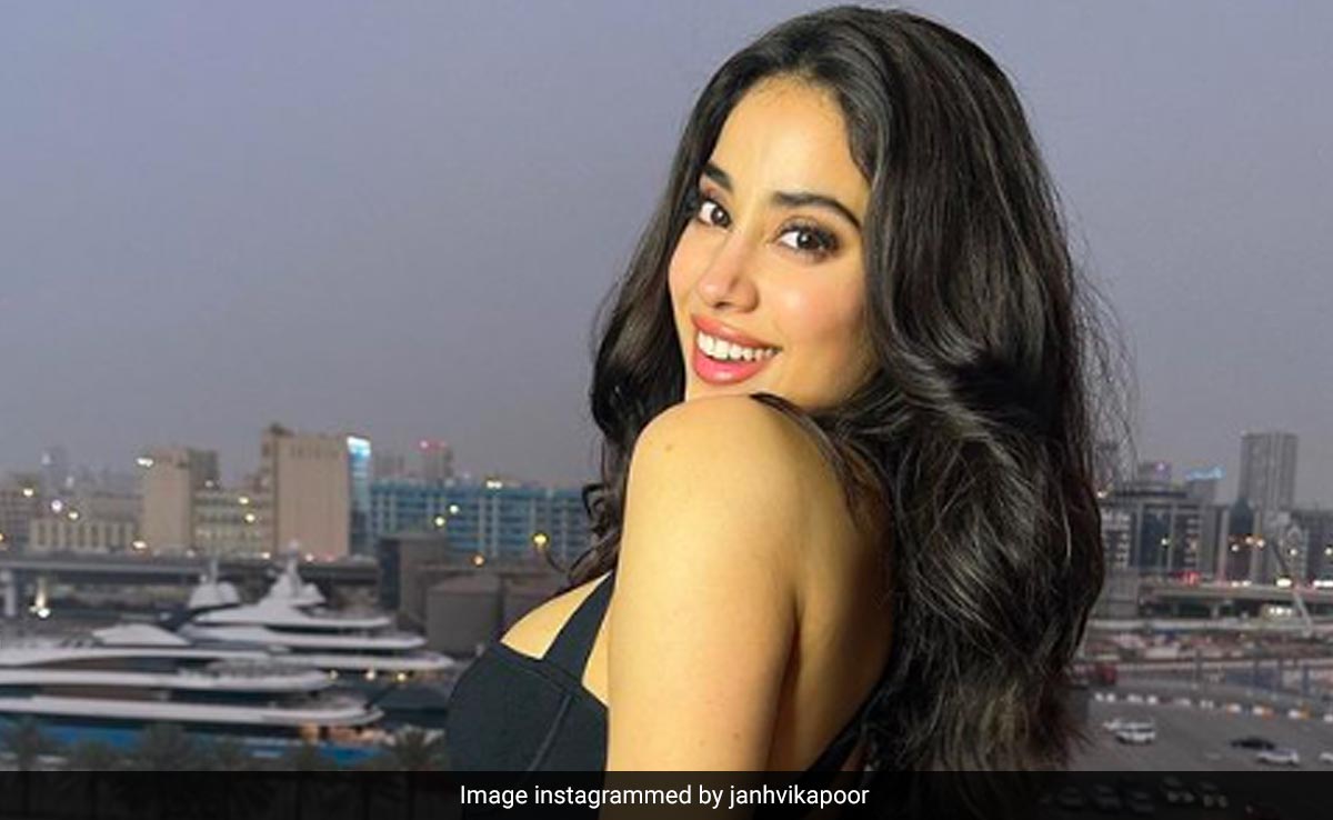 Janhvi Kapoor's New Instagram Pictures Get Love From Rumoured Boyfriend Shikhar Pahariya