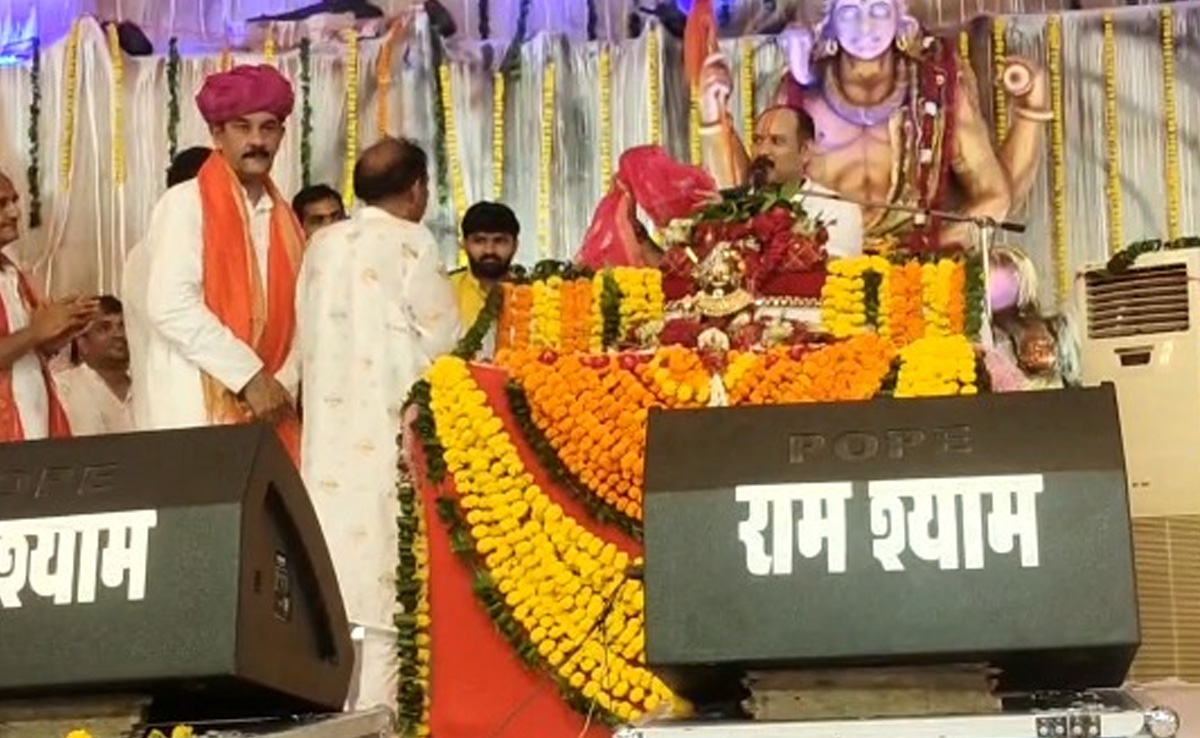 महाशिवपुराण कथा सुनने पहुंचे पूर्व केंद्रीय मंत्री भंवर जितेंद्र सिंह, कहा - भगवान किसी पार्टी के कॉपीराइट नहीं