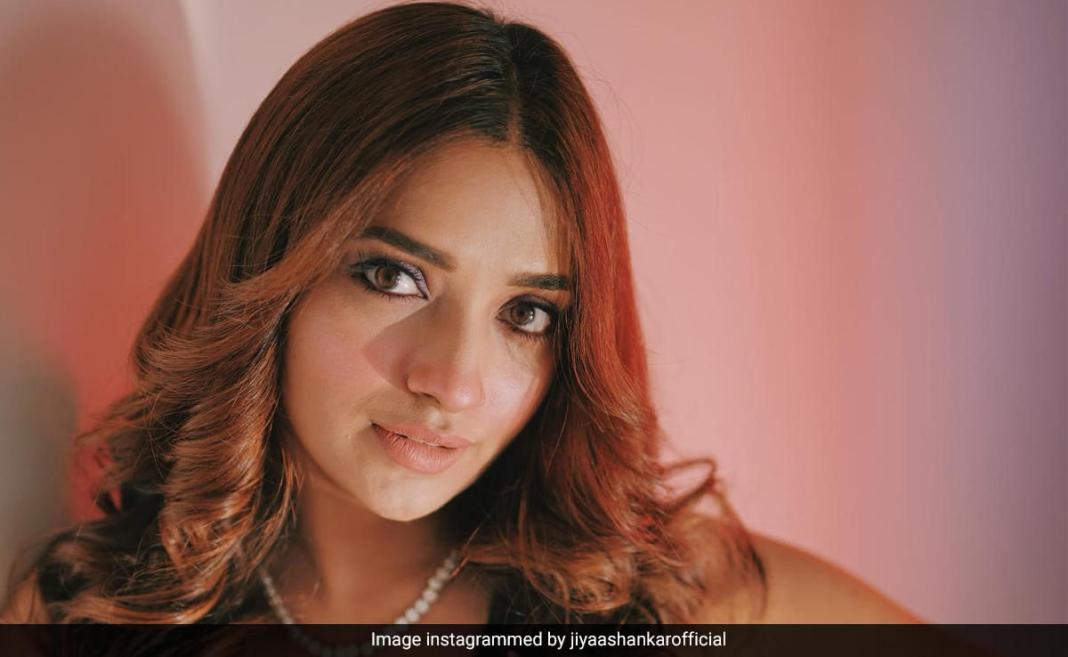 <i>Bigg Boss OTT 2</i>: Jiya Shankar Cries After Reading "Mean Comments" About Herself