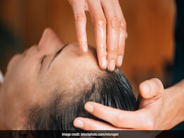 हेयरफॉल से हैं परेशान हफ्ते में दो बार लगाएं ये DIY ऑयल, 15 दिन में बाल का गिरना टूटना होगा कम हेयरफॉल से हैं परेशान हफ्ते में दो बार लगाएं ये DIY ऑयल, 15 दिन में बाल का गिरना टूटना होगा कम